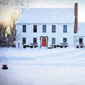 クリスマスの飾りをした白い家2