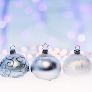 白と銀色のツリー飾り3