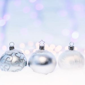 白と銀色のツリー飾り4