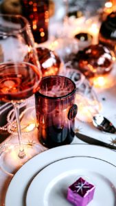 ライトを飾ったクリスマスのテーブル1