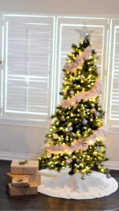 白い部屋のクリスマスツリー2