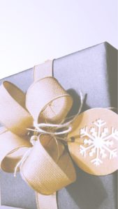 ベージュのリボンのプレゼント2