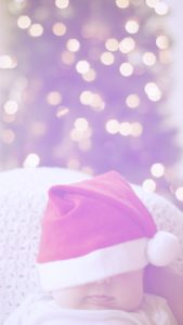 サンタの帽子をかぶった赤ちゃん1