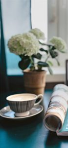 白い花とコーヒー2