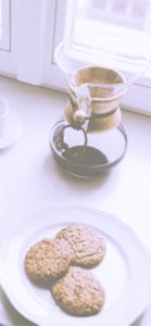 ペーパードリップのコーヒーとクッキー1