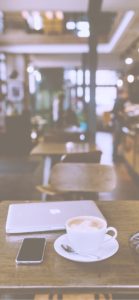 カフェでコーヒー1