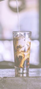 アイスコーヒーにミルク1