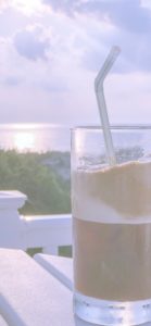 海とアイスコーヒー1