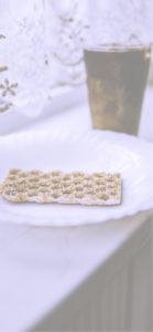 レースのカーテンとアイスコーヒー1