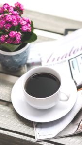 ピンクの花とコーヒー1