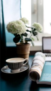 雑誌とコーヒー1