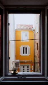 コーヒーと窓の外の景色1