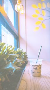 窓際のカウンター席2