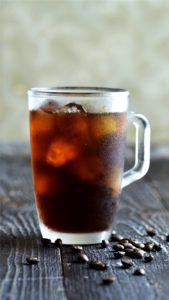 コーヒー豆とアイスコーヒー1