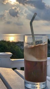 海とアイスコーヒー1