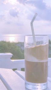 海とアイスコーヒー2