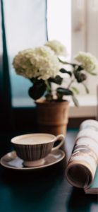 白い花とコーヒー2