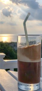 海とアイスコーヒー2