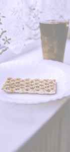 窓際でアイスコーヒー1