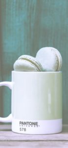 グリーンのマカロンとマグカップ2