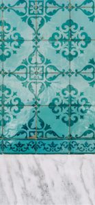 緑のタイルの壁1