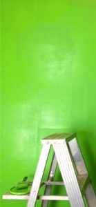 緑の壁のペインティング1