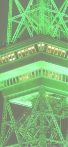 緑に光るタワー2
