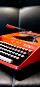 オレンジ色のタイプライター1