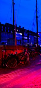 ピンクの灯りと町2