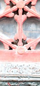 ピンクの飾り窓1