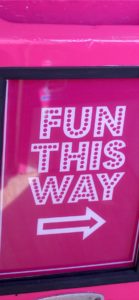 ピンクの表示看板2