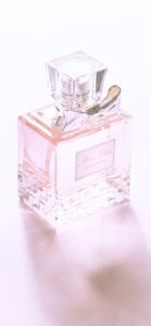 ピンク色の香水1