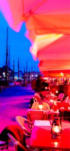 夜のオープンカフェ1