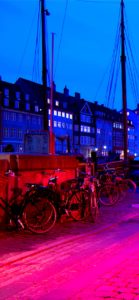 夜の町とオープンカフェの灯り1