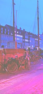 夜の町とオープンカフェの灯り2