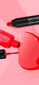 ピンクのネイルと口紅2