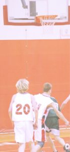 バスケットボールをする男の子1