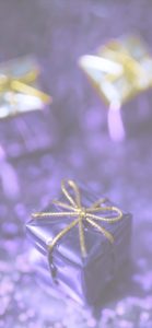 紫色のプレゼントの飾り1