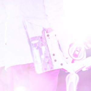 スノーボードを持ってる女の子1