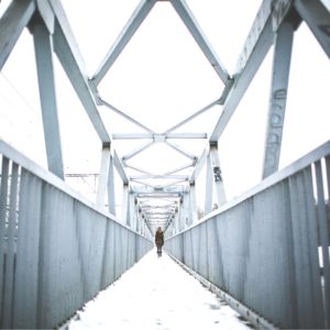 雪が積もった橋2