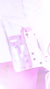 スノーボードを持ってる女の子1