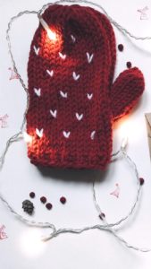 赤い毛糸の手袋2