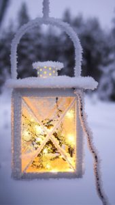 雪の中のランタン2