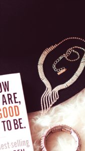 黒い帽子とアクセサリー1