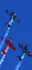 青い空とプロペラ機2