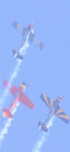 青い空とプロペラ機1