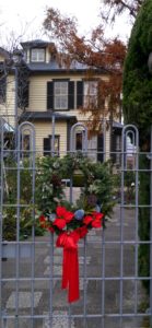 洋館とクリスマスリース1