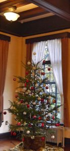 洋館のクリスマスツリー1