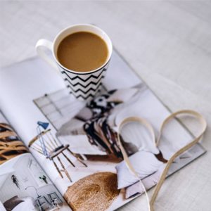 雑誌とコーヒー1