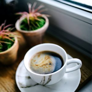 観葉植物とコーヒー1